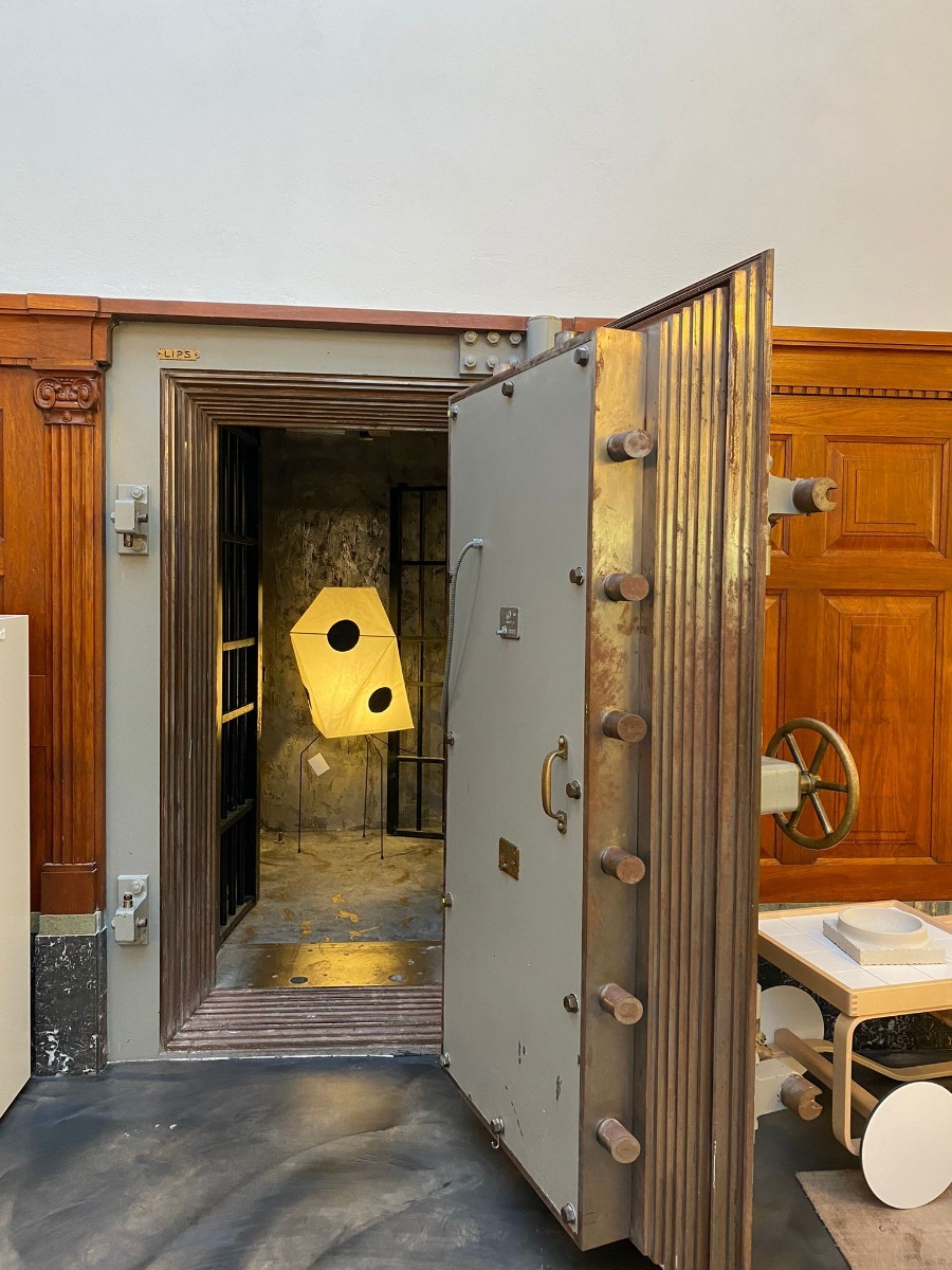 Vitra Akari Floor Lamp