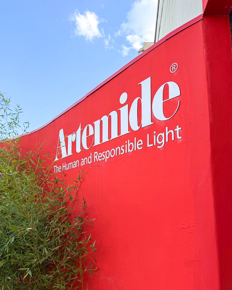 Artemide Tour Display HQ