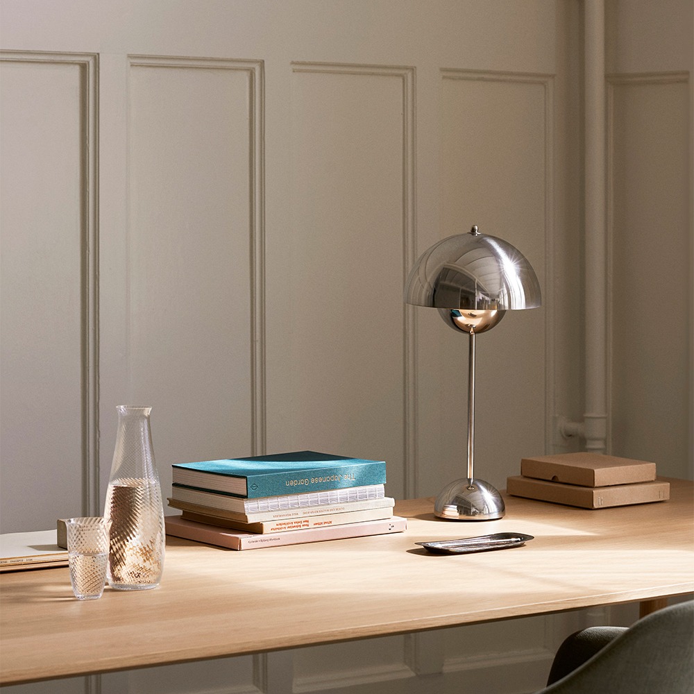 &Tradition VP9 Portable Lamp