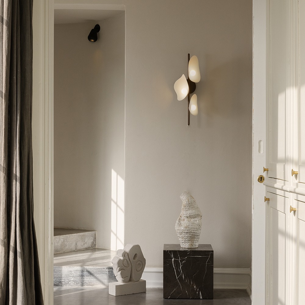 Nuura Florii 3 LED Wall Light Nuura Florii 3 LED Wall Light