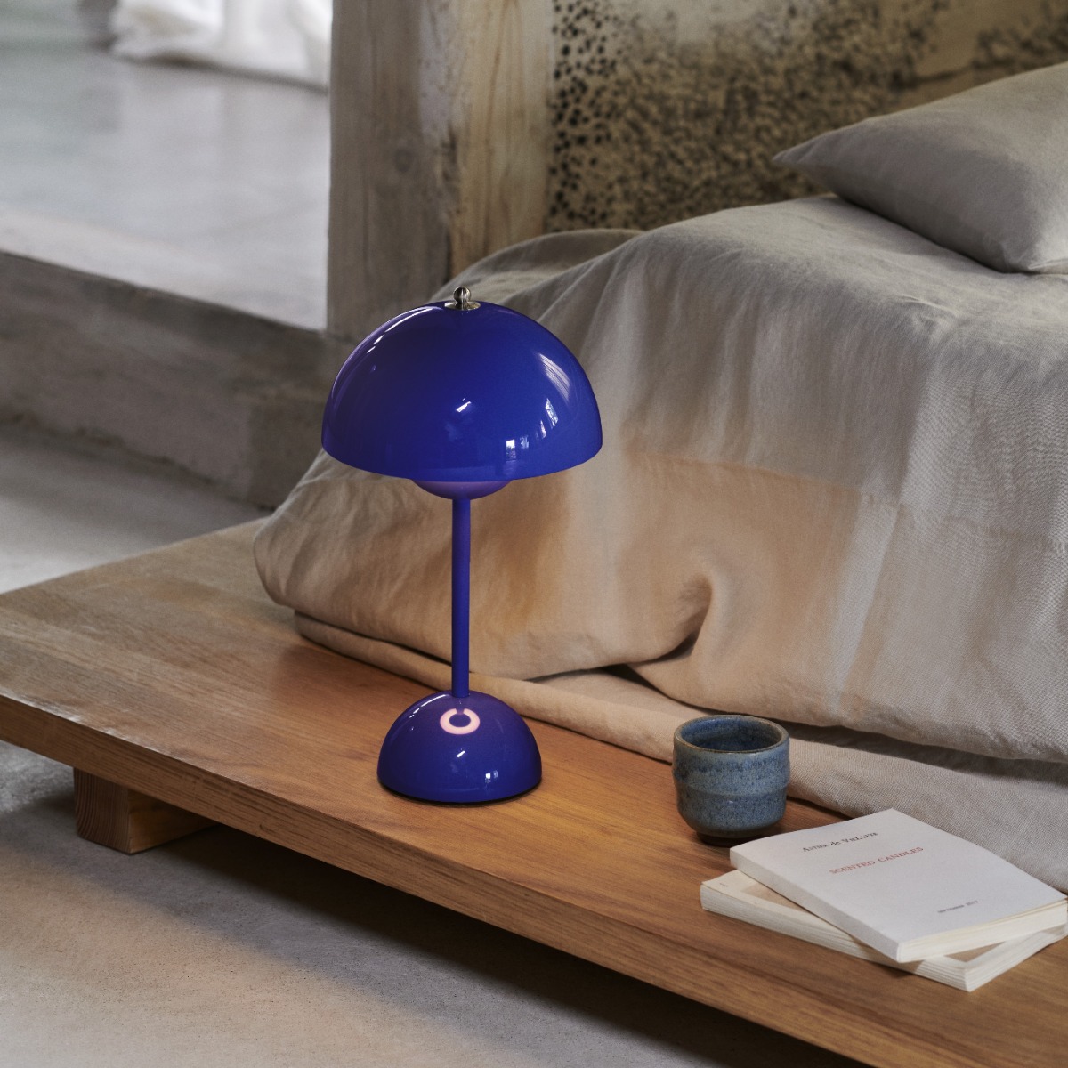 &Tradition Flowerpot VP9 Portable Lamp in Cobalt Blue