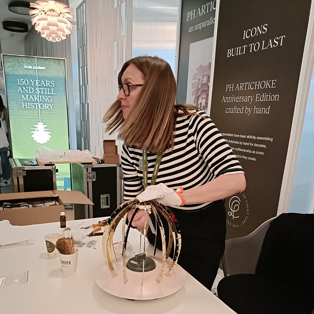 Hand assembly of the Anniversary Edition PH Artichoke