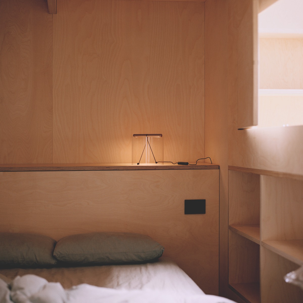 To Tie_T1_anodised aluminium_ph Bea De Giacomo1.jpg