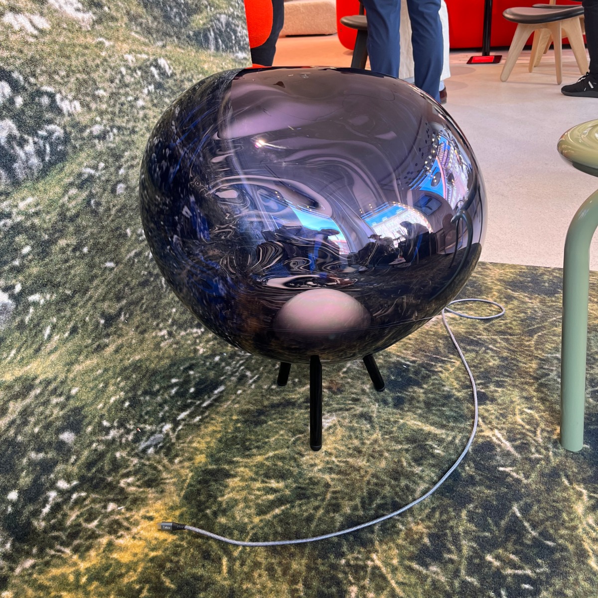 Tom Dixon Melt Outdoor with tripod base