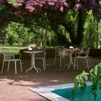 &Tradition Mist AP21 Portable Lamp Beside Pool