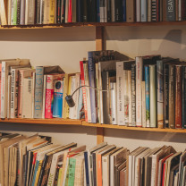 Santa & Cole Bib Luz Table Lamp Lifestyle Bookshelf 3