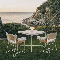 Gubi Obello LED Portable Table Lamp Lifestyle Picnic