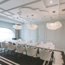 a-emotional light Nevo Pendant above table